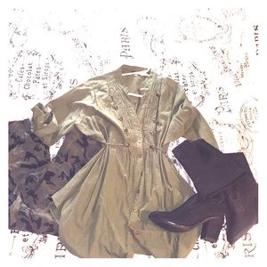 Cute button down shirt.